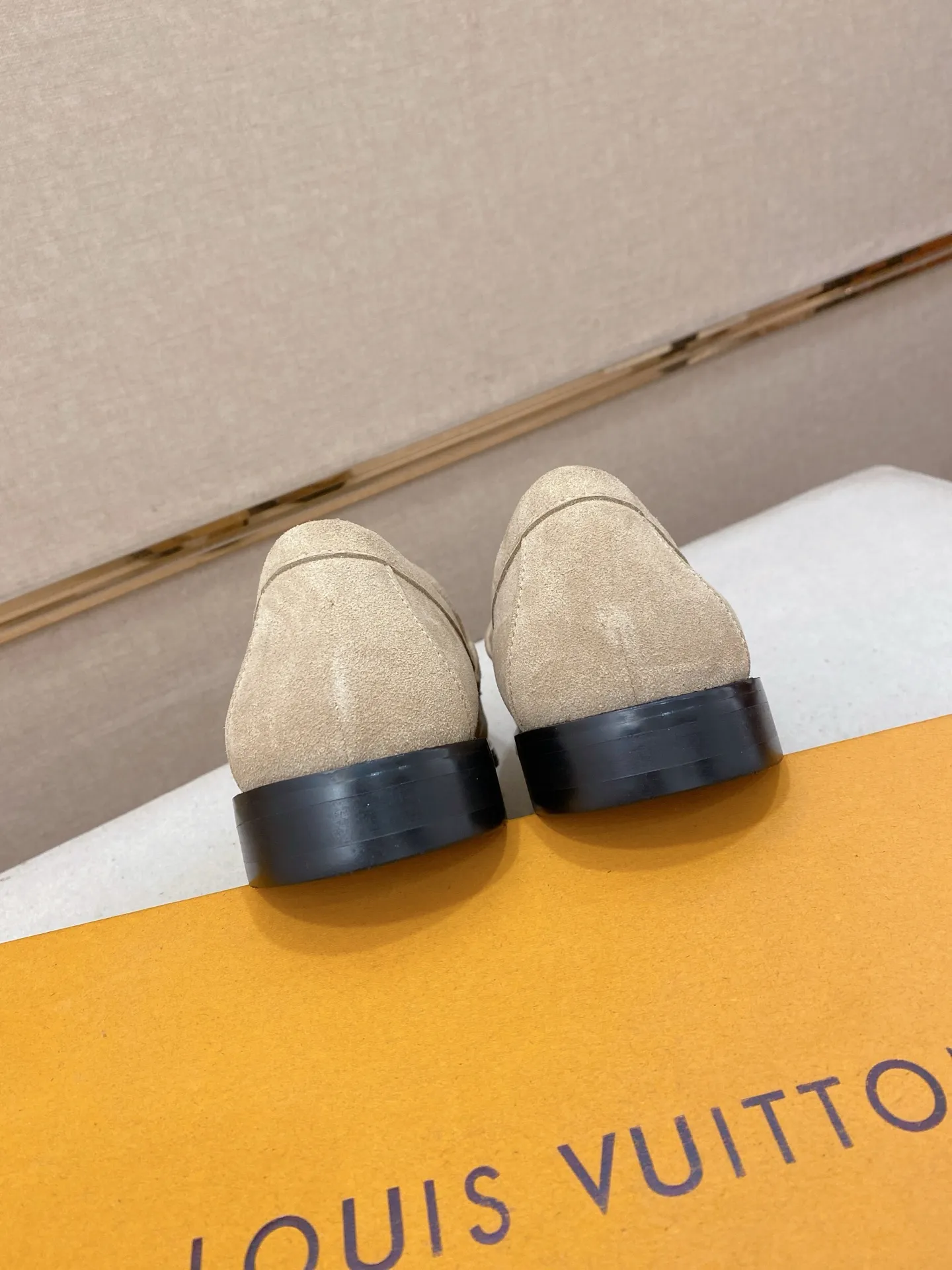Men's shoes 💰 500💰⚡️New models available⚡️Louis Vuitton (Louis Vuitton/LV) casual, business formal wear! Made with pure Italian craftsmanship, the upper is made of first-layer cowhide, which is full of texture! The lining is cowhide and the original rubber leather shoe outsole. The style is atmospheric and comfortable! Positive code 38-44